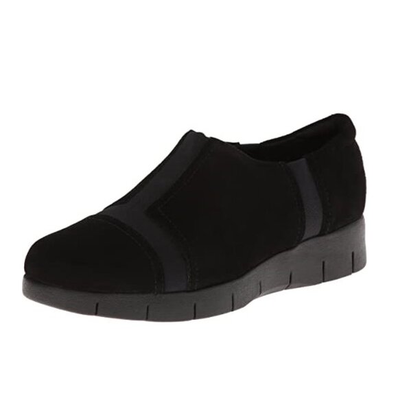 Clarks Women's Daelyn Plaza Slip-On Shoes - Picture 1 of 9